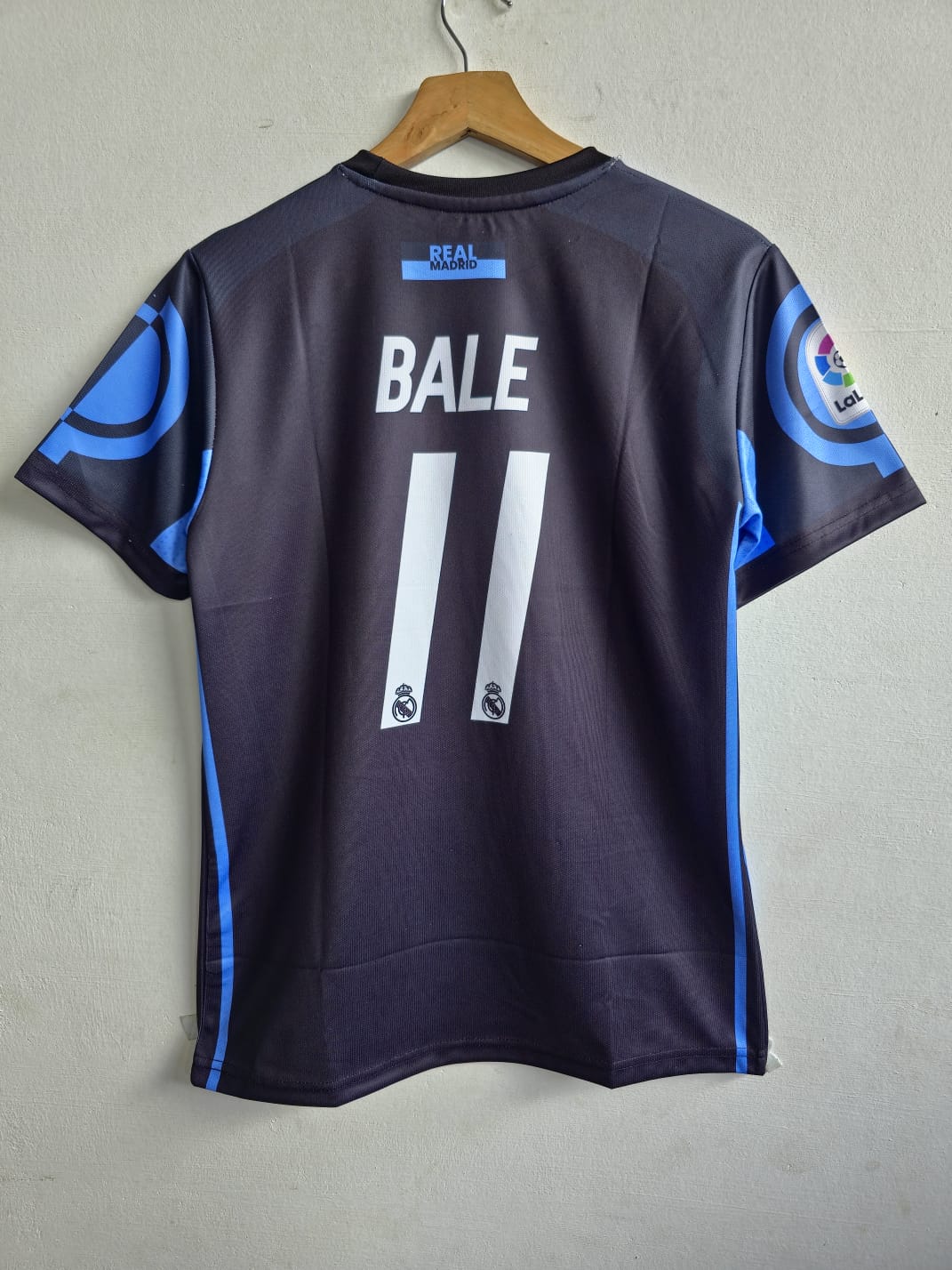 Real Madrid 2016-17 third (BALE) - View 2